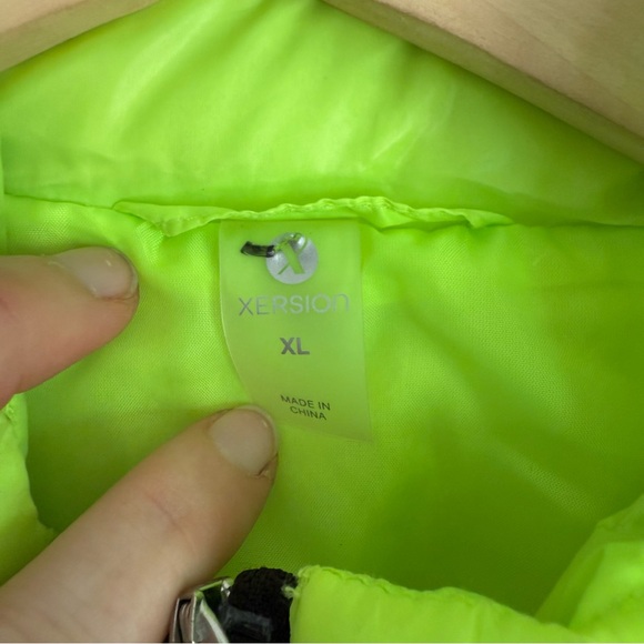 Xersion Reflective Zip Athletic Running Vest | XL - Picture 2 of 6
